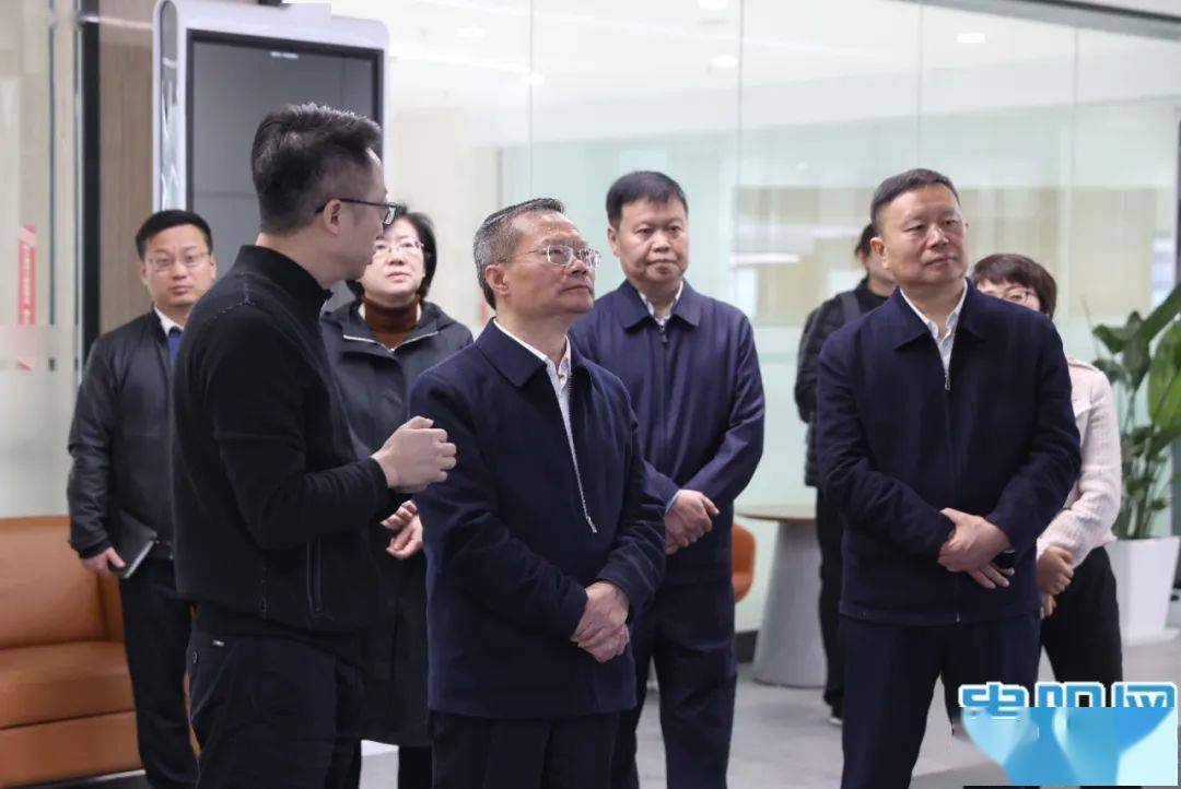胡忠雄在贵阳大数据交易所宣讲全国两会精神并调研