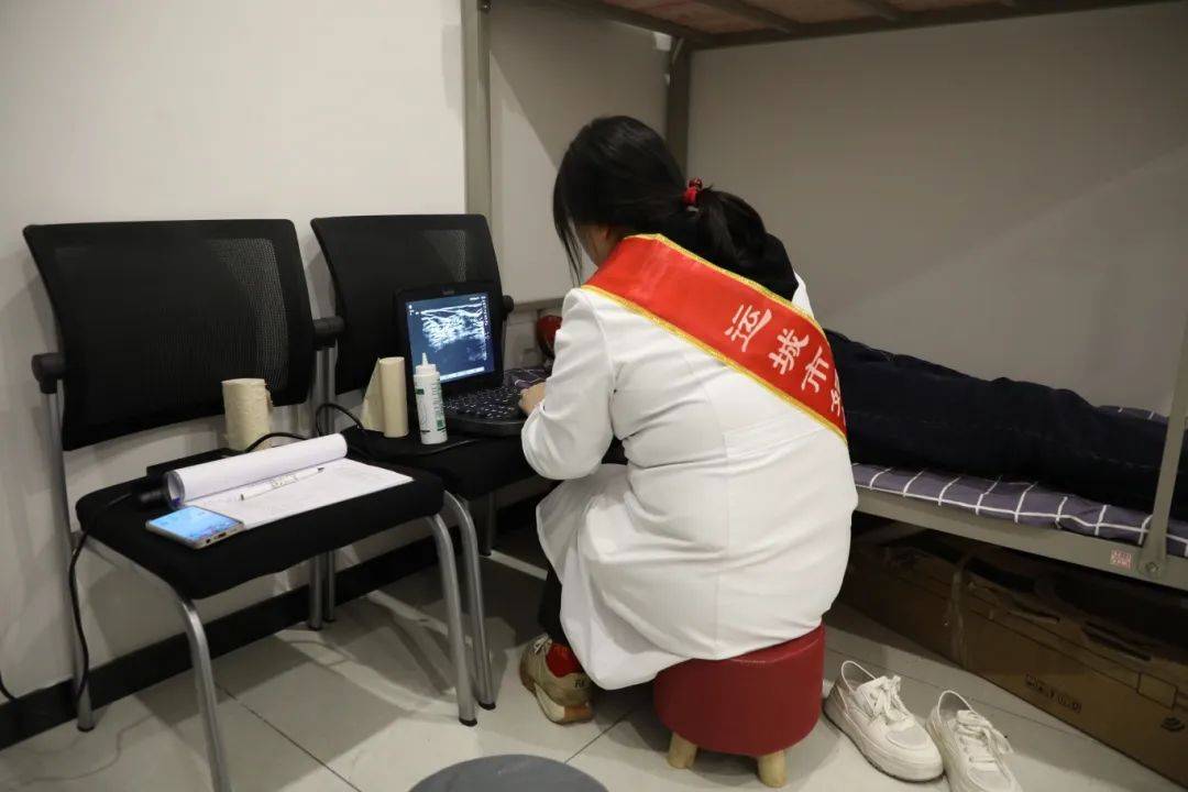 运城市妇幼保健院专家团队赴鼎鑫华府开展科普讲座与宣传义诊活动