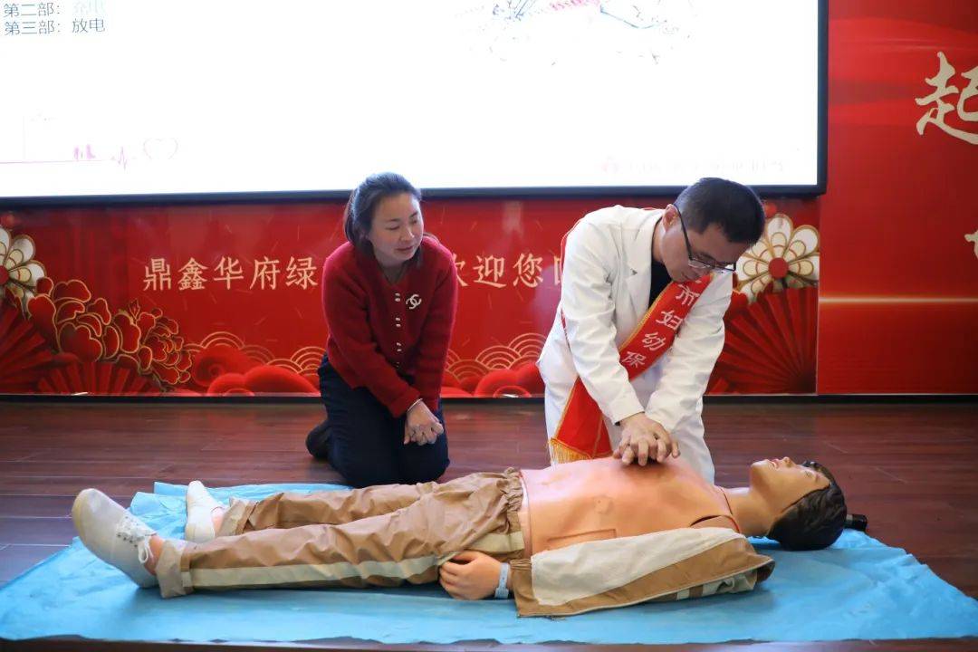 运城市妇幼保健院专家团队赴鼎鑫华府开展科普讲座与宣传义诊活动