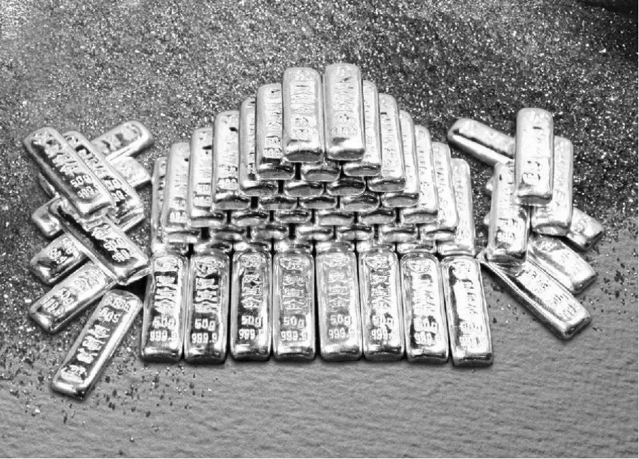 同样是贵金属，黄金大火价格飙升！为啥白银就越来越不值钱？