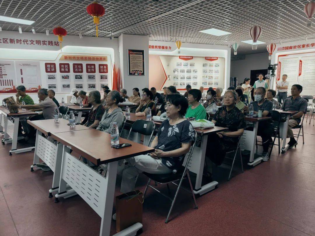 "银龄e享"科普活动走进通州朗清园南社区，提升老年人健康意识，传授夏季养生秘诀