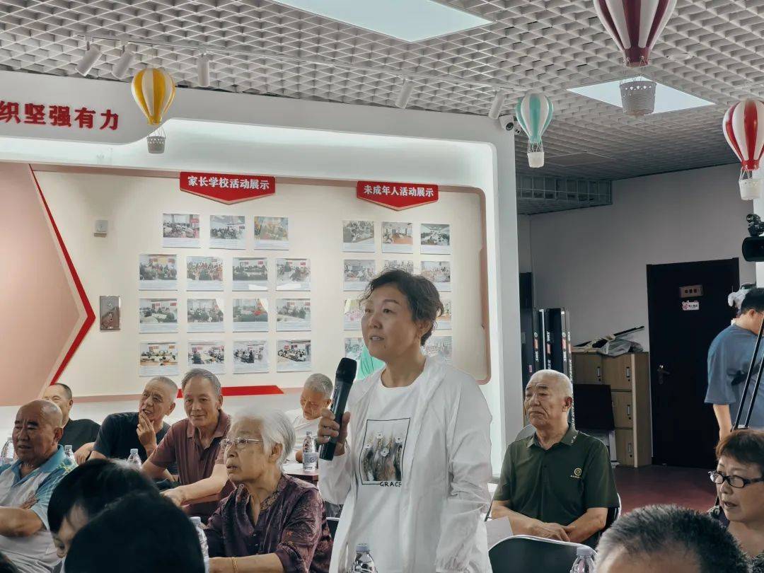 "银龄e享"科普活动走进通州朗清园南社区，提升老年人健康意识，传授夏季养生秘诀