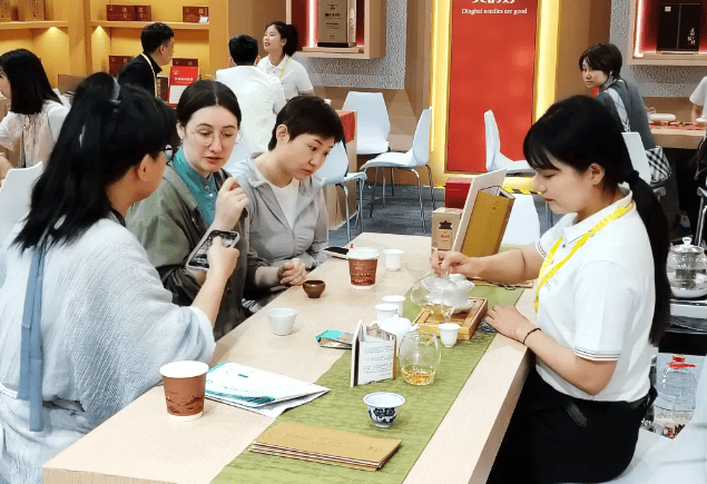 茶香传中国|杭展今日开幕，共鉴鼎白高人气