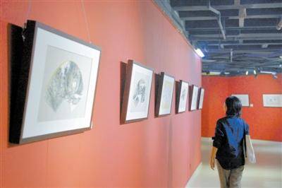 天津市群艺馆举行 扇面书画精品展